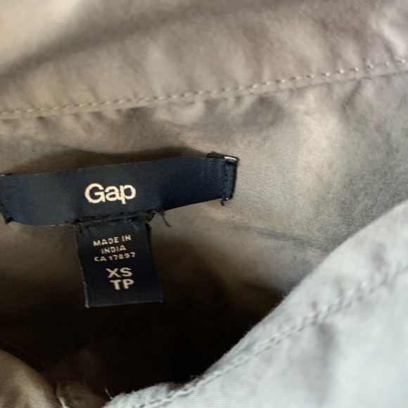 Gap button down shirt with grill front - Picture 2 of 3